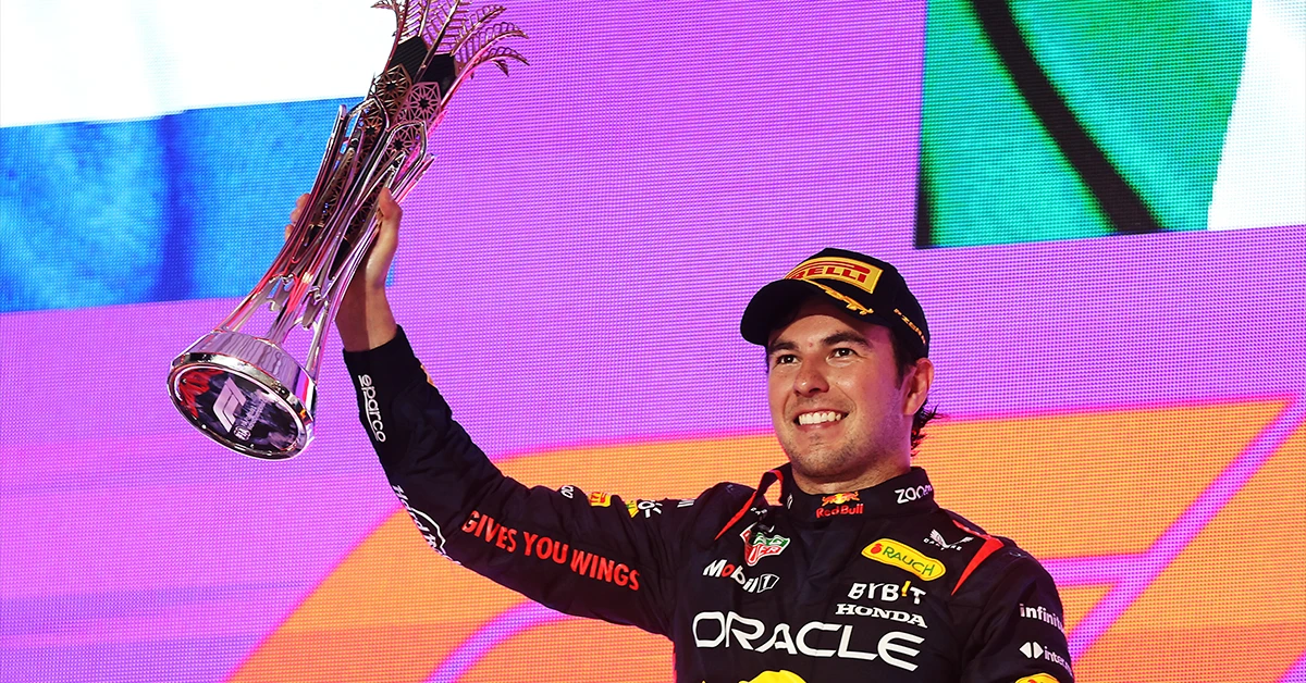 RÉCAP DE COURSE : Victoire de Pérez devant Verstappen – 100e podium pour Alonso