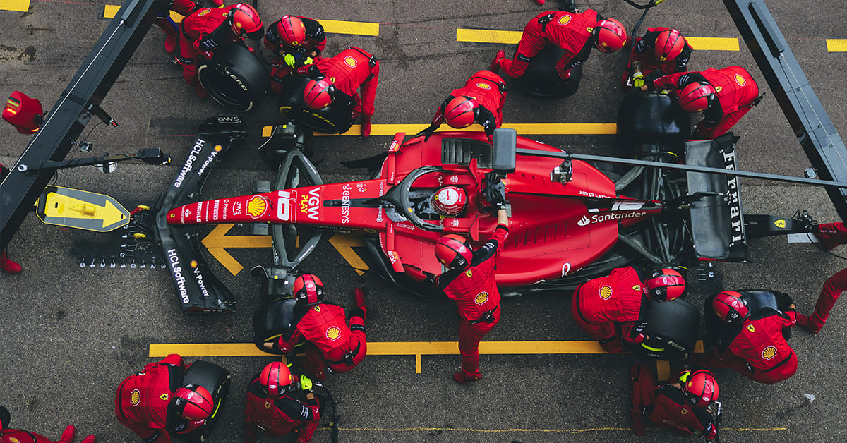 Leclerc ne “regrette pas les décisions stratégiques” prises par Ferrari