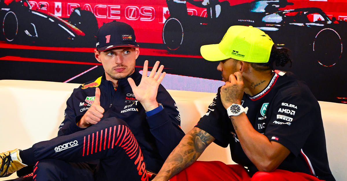 Verstappen répond sèchement à Hamilton : “Peut-être qu’il est jaloux”