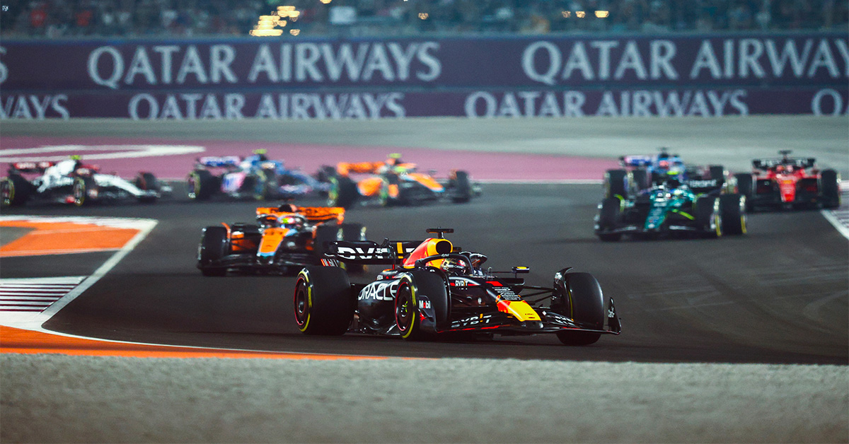 Course – Verstappen vainqueur devant les McLaren, accrochage entre les Mercedes